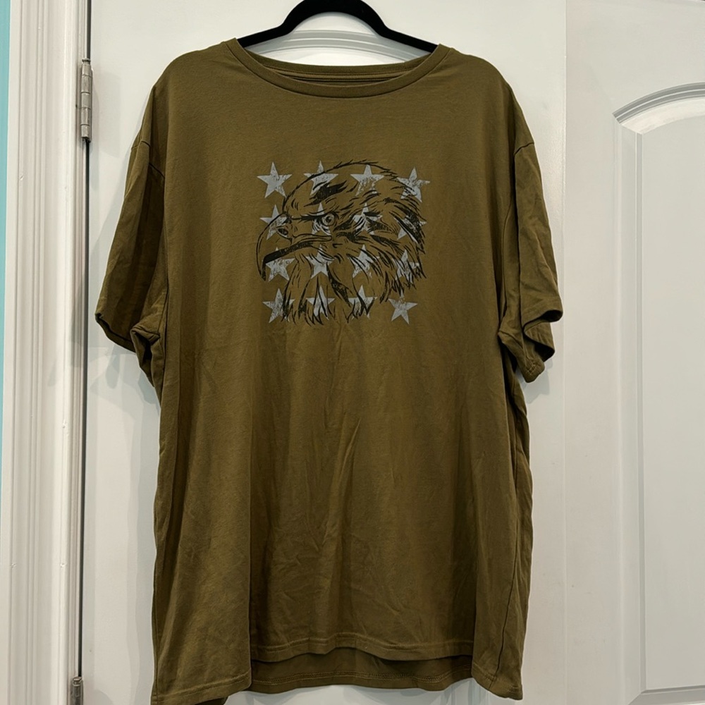 Patriotic T-shirt with an eagle and stars. Khaki. Mens 2X
